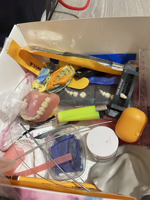 Дентални принадлежности подходящи за студент