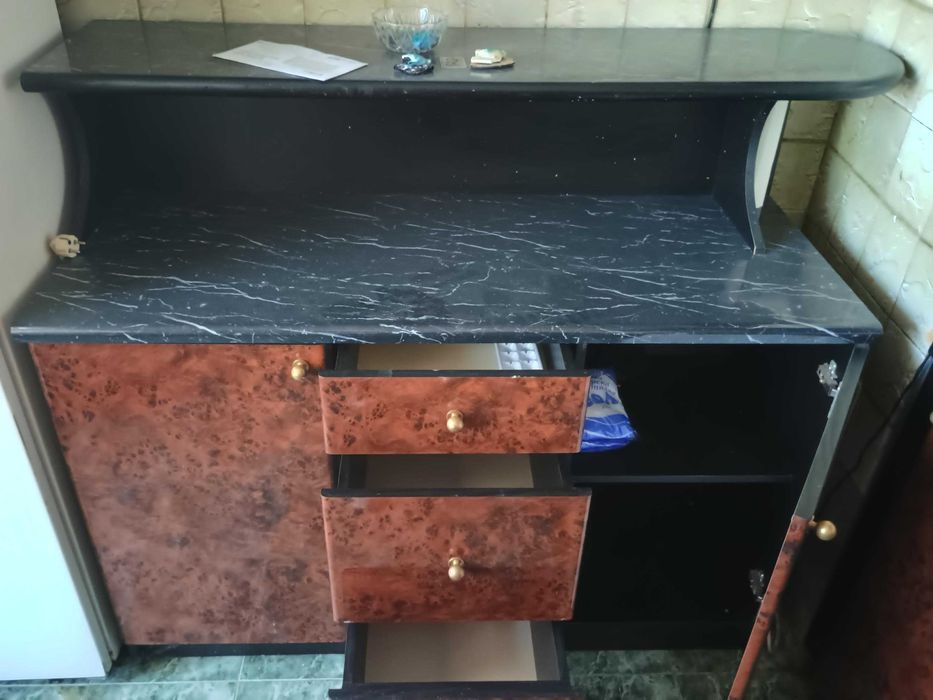 Модулна кухня с умивалник и абсорбатор