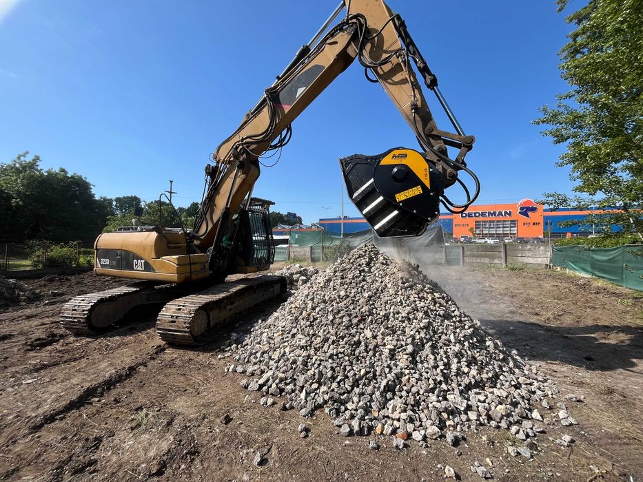 Inchiriez excavator 25 28 33 picon pulverizator foarfeca cupa concasor