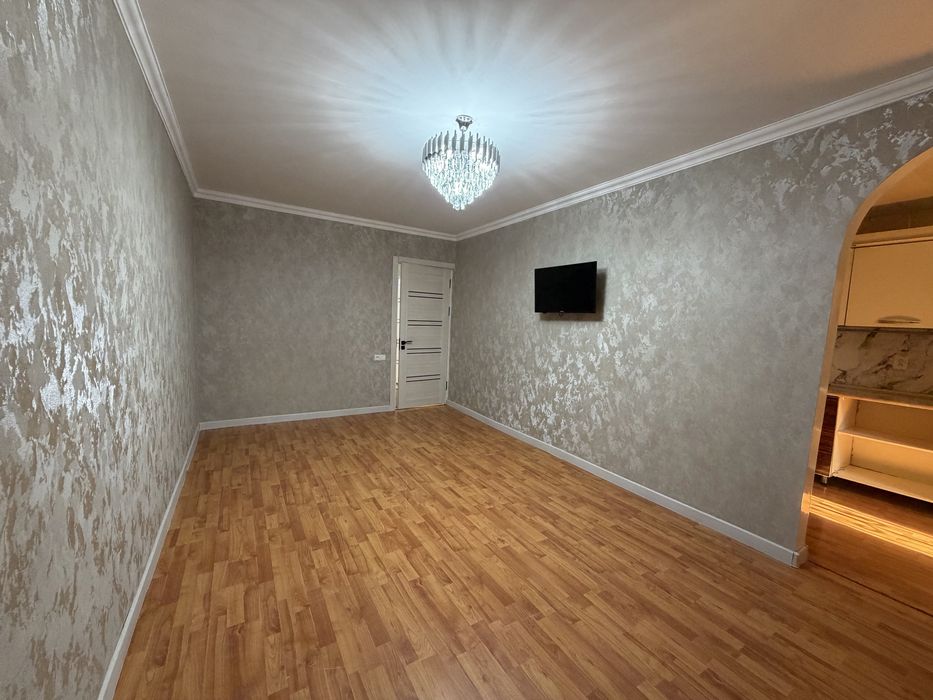 Продается 3х ком квартира 1-этаж (середина) Микрарайон