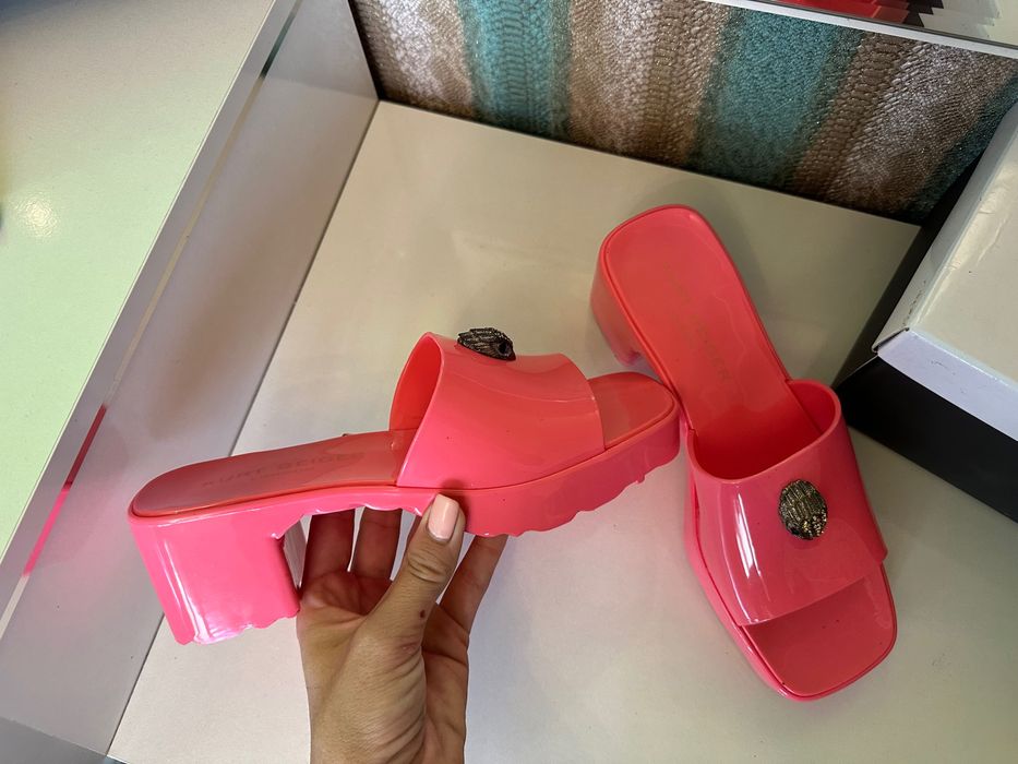 Чехли Kurt Geiger