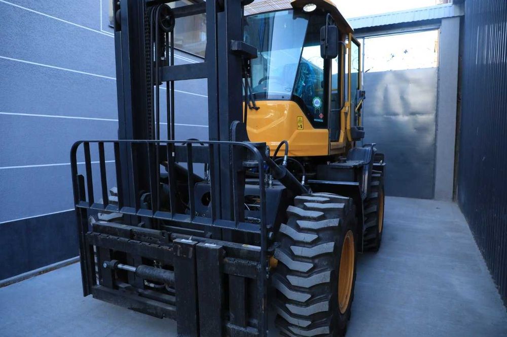 Вилочный погрузчик (Внедорожник 4х4) 3-3,5 тонна 3-4,5 метр В НАЛИЧИИ!