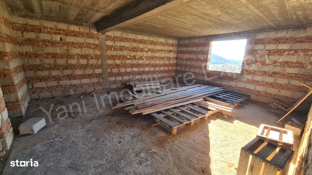 Casă de vânzare în comuna Corbeni, sat Oestii Ungureni, județ Argeș.