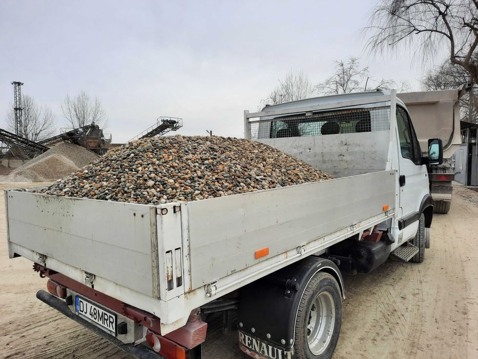 Piatra, nisip, balastru, beton semiumed