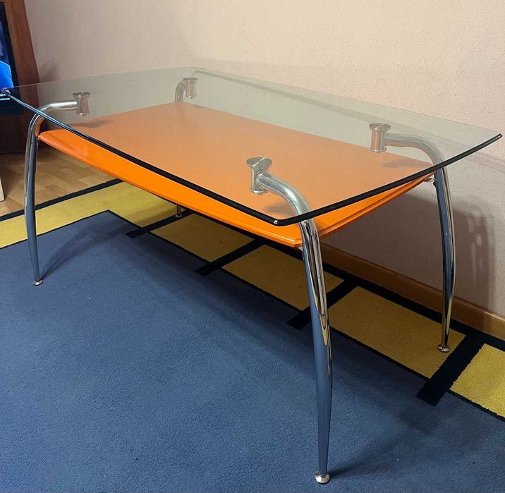 Обеденный стеклянный стол