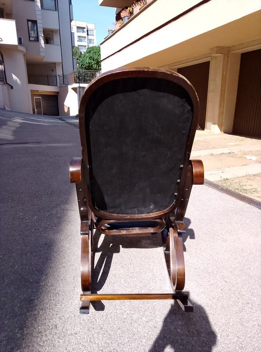 Запазен люлеещ се стол