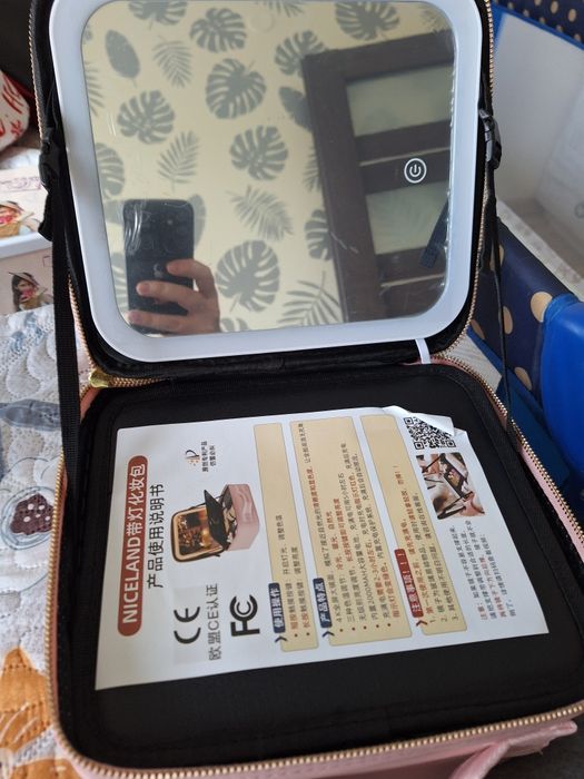 Куфар за гримове