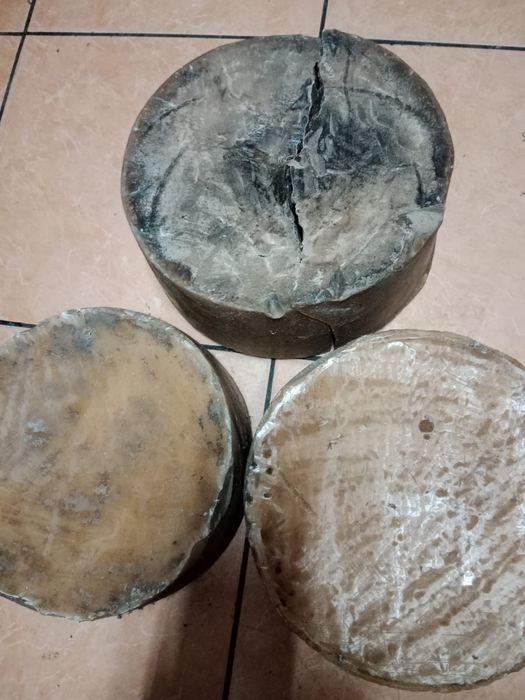 Vând ceara de albine 11 kg cu 30 lei/pe kg