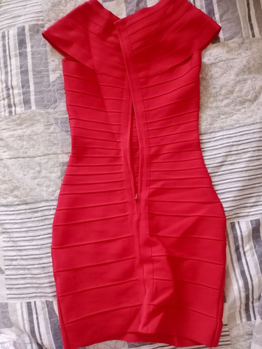Бандажное красное платье