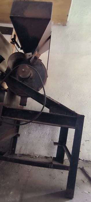 Продам зерно дробилку