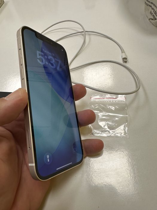 Продава се iphone 12 256GB