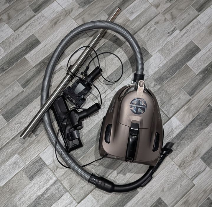 Aspirator fără sac Rowenta