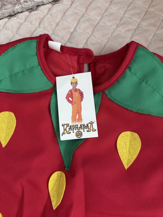 Продам новый костюм Клубничка