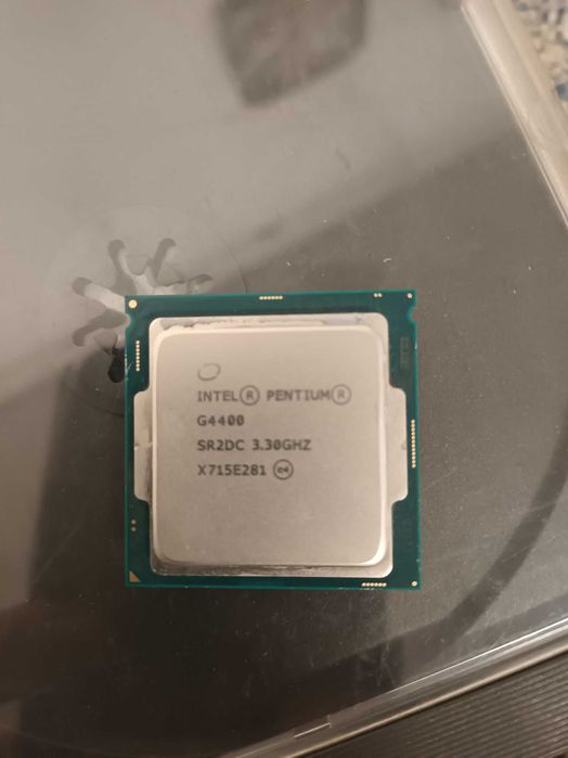 продавам процесор INTEL G4400