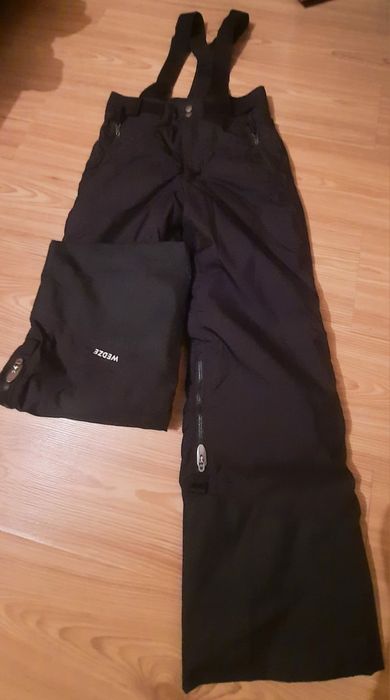 Vand pantaloni de schi
