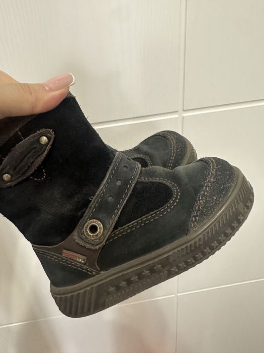 Продам детскую обуь зима