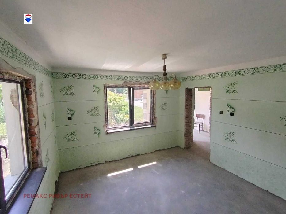 Къща на два етажа в с. Горно Абланово, обл. Русе