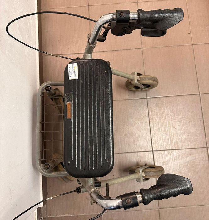 Rolator de mers cu 4 roti, sezut si cos, 120kg -T-