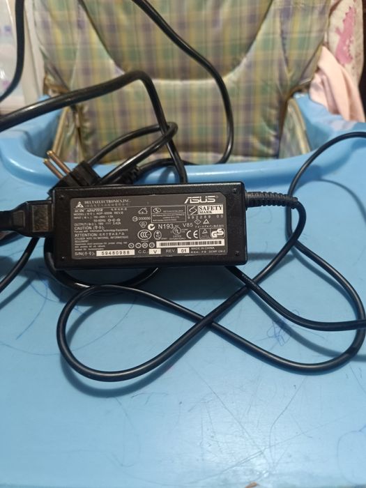 Адаптер питания для ноутбуков ASUS