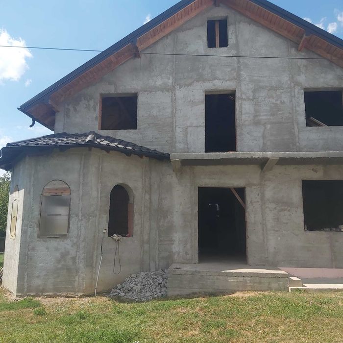 Se vinde constructie la rosu in Catamaresti Deal , Botosani