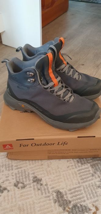 Продам трекинговые ботинки