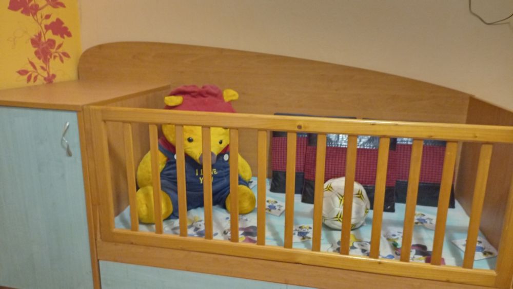 Продавам детско легло,подходящо и за новородено бебе.