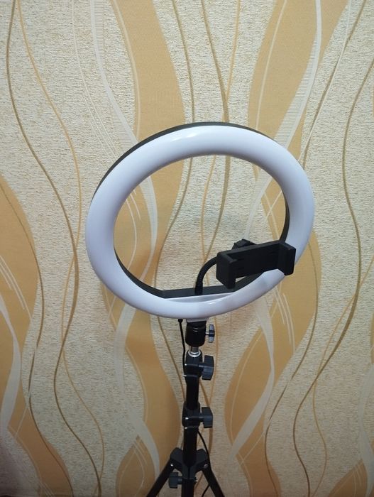 Продам лампу кольцевую