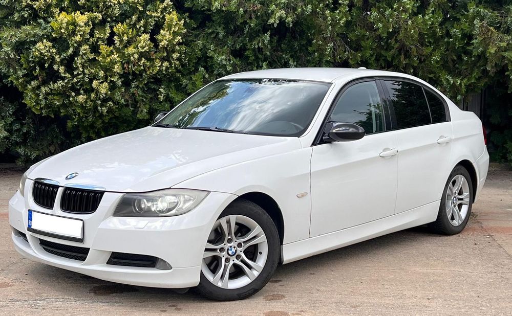Vând BMW e90 320d 2008