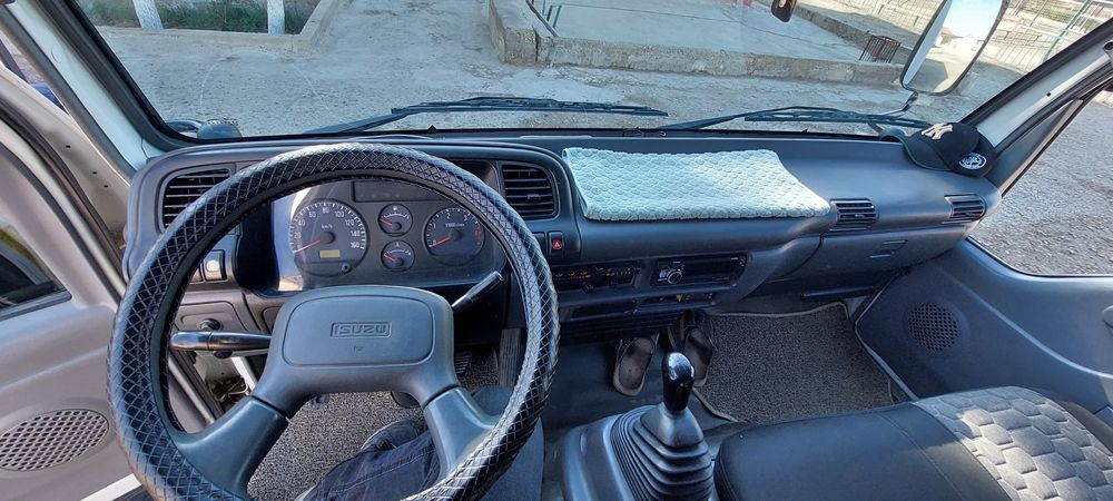 Isuzi sotiladi. Ishlab turgan moshina
