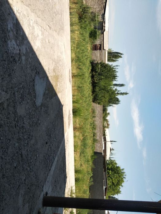 O’rta Saroy, O’rta chirchiq tumanida Hovli uy sotiladi. Продаётся дом