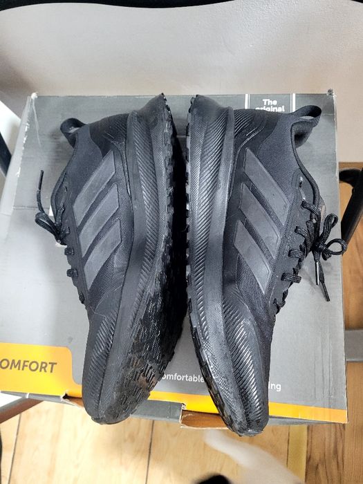 Pantofi sport marca Adidas