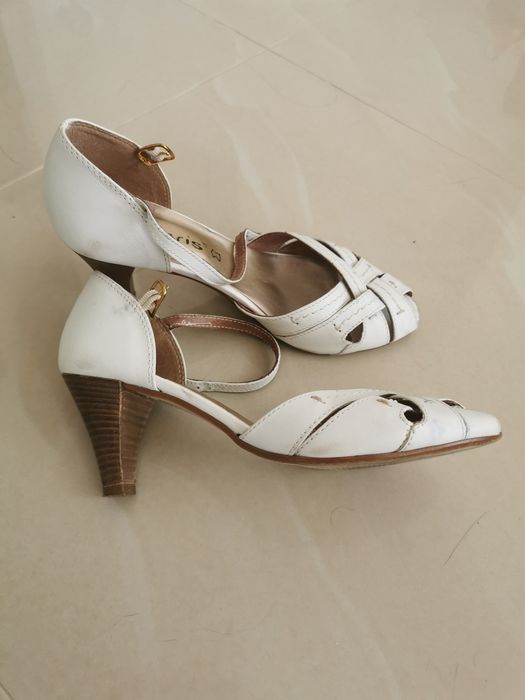 Pantofi albi, dama, din piele, marime 37, marca Tamaris
