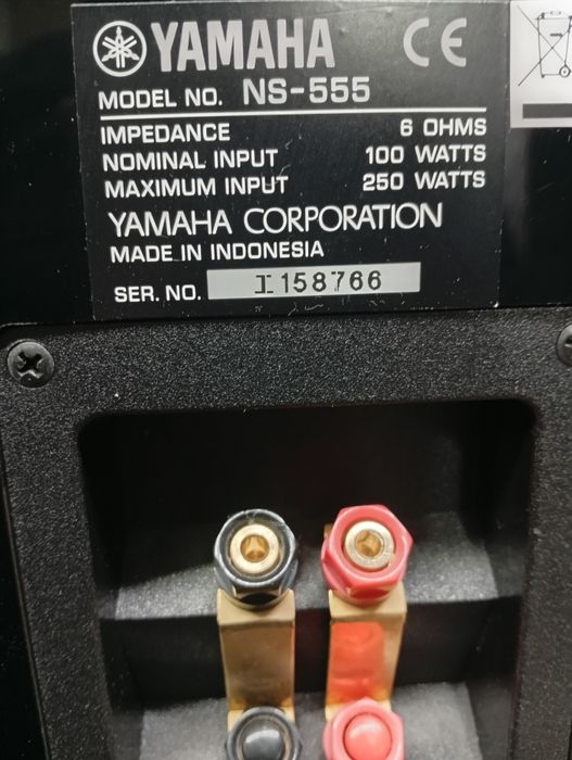 Тонколони YAMAHA NS-555 Black piano liqueur