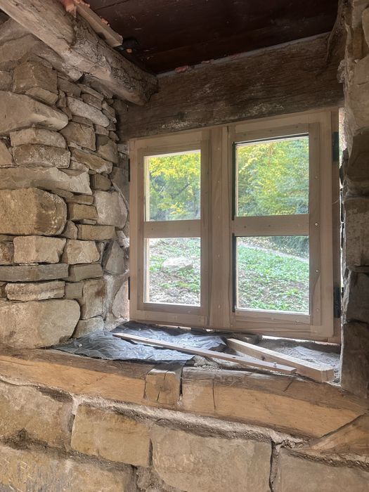 Продавам врата и два прозореца