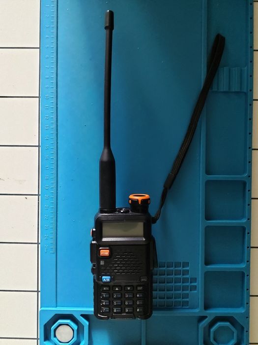 Vand Baofeng UV-5R Tri-Power si Baofeng UV-17R