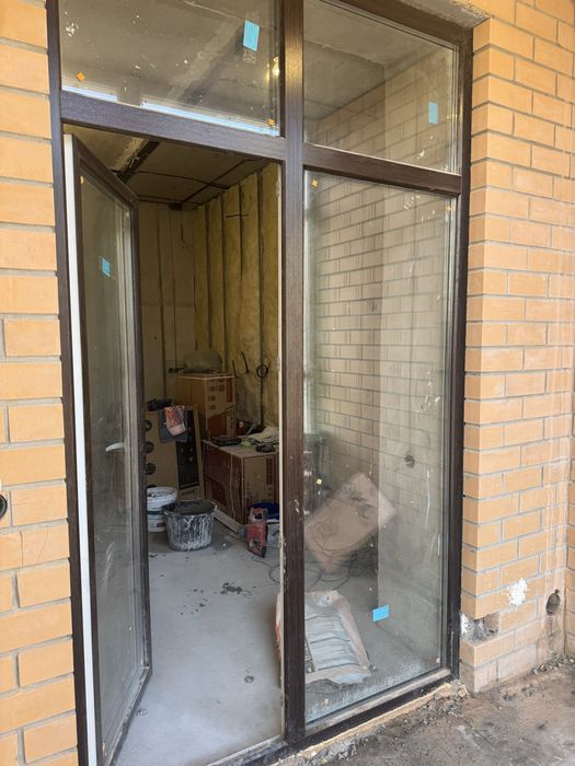 Перегородка пластиковая с дверью