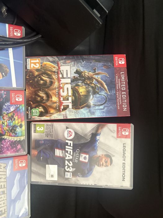 Nintendo switch, допълнителен джойстик и 5 игри