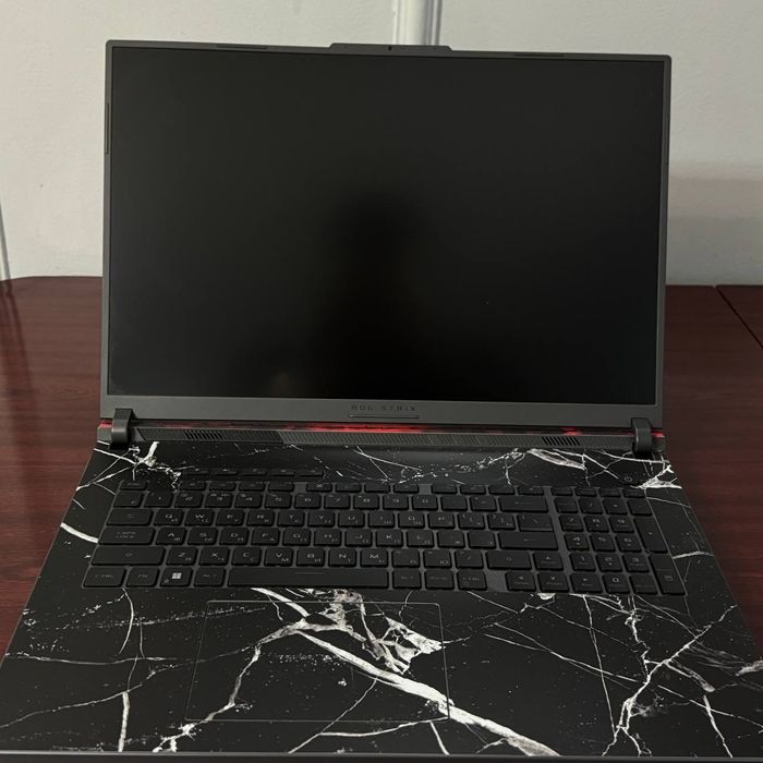 Игровой ноут Asus Rog Strix g18