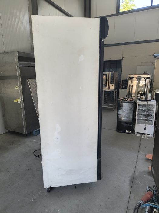 Хл.витрина със три отваряеми врати -- 1500 литра