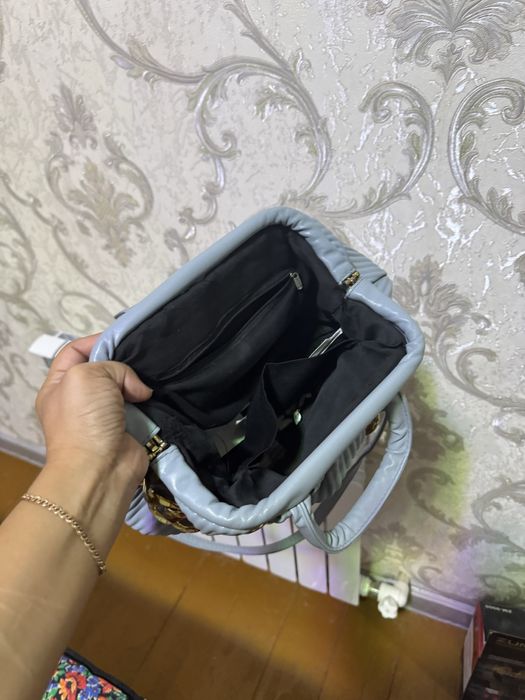 Ayollar  sumkasi sotiladi