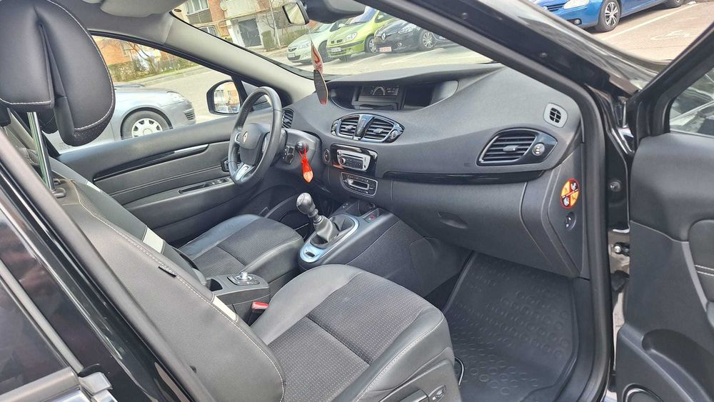 Vind Renault SCENIC 2012