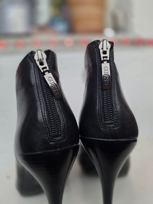 Ghete Guess piele naturala