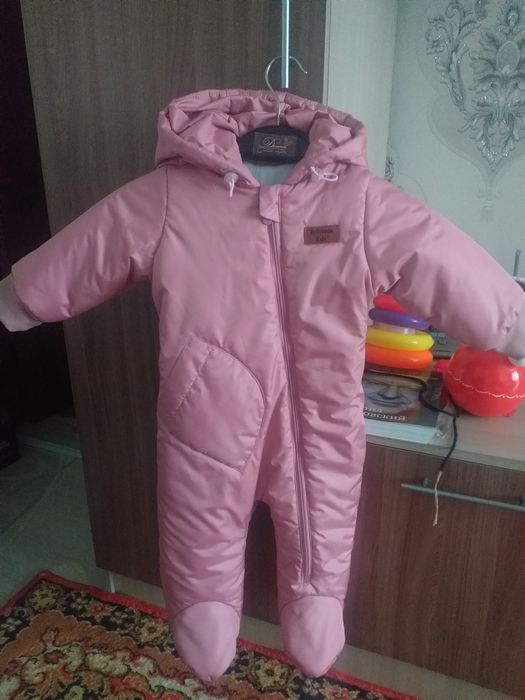Продам комбинезоны на девочку