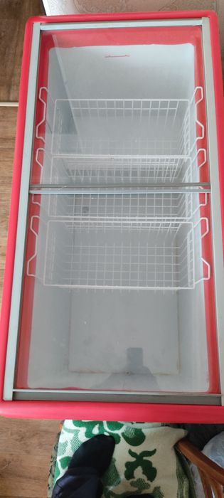 Морозильник витринный СНЕЖ продам
