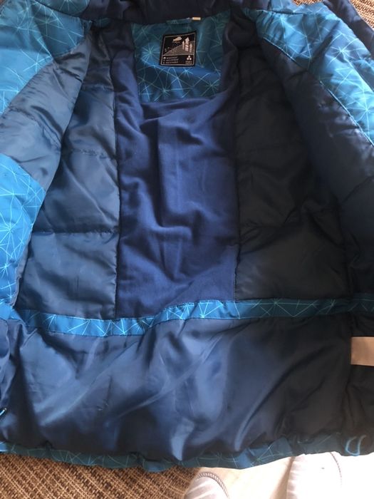 Geaca Sports, usoara si impermeabila