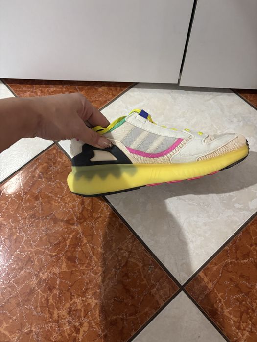 Vand adidasi adidas marimea 40