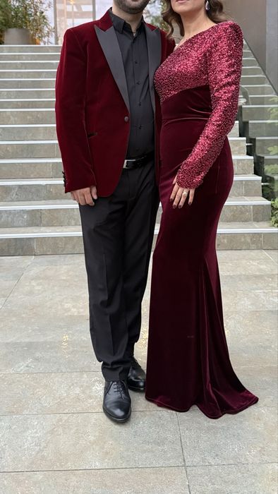 Rochie de seara burgundy cu un umar gol, paiete si margele fine