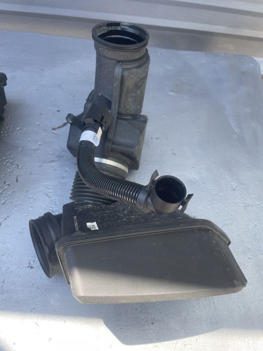 Филтър кутия/ интейк/ казанче антифриз БМВ Г20/ Г21 (intake bmw g21)