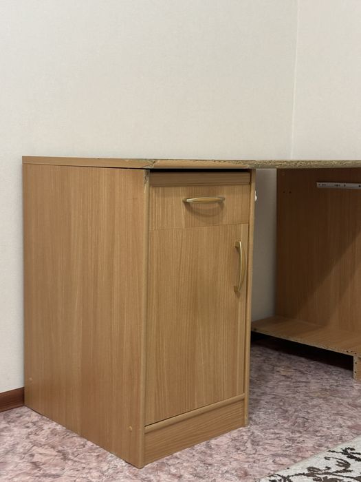 Стол компьютерный