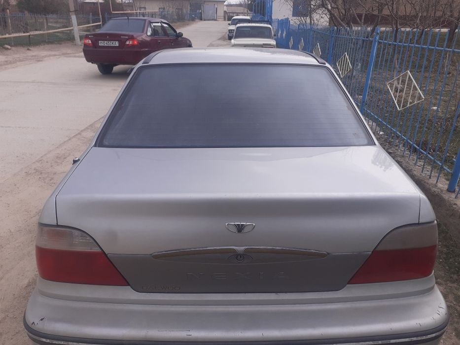 Toza eshigida bor kraska zangi